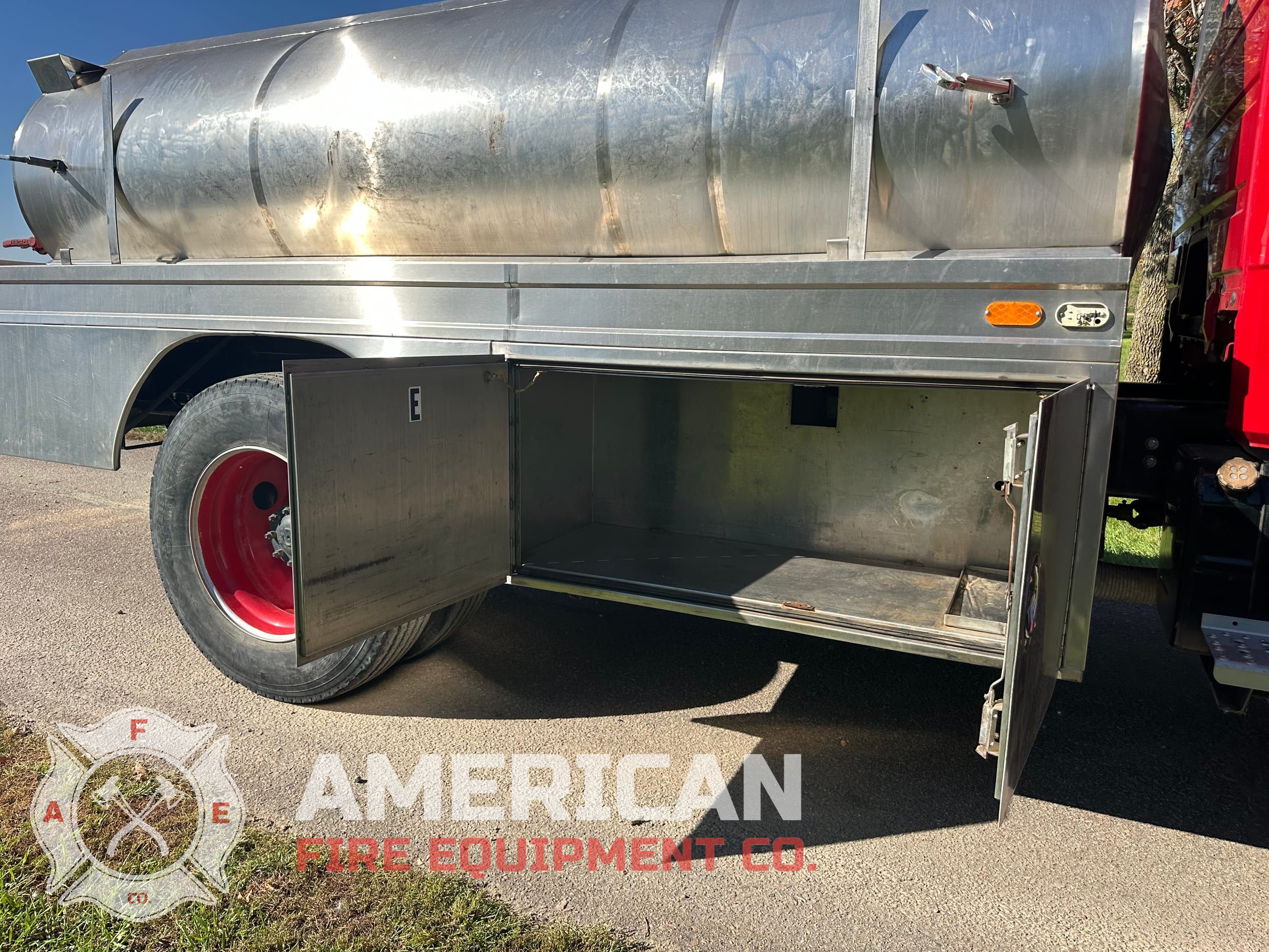 Used 1996 Freightliner 375/1850 Stainless Tanker for sale — photo 7 of 12
